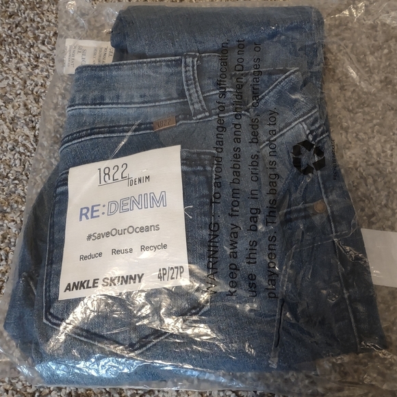 1822 Denim Blue Jeans - Picture 2 of 15